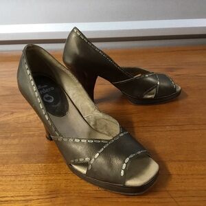 Calleen Cordero Women Metallic Gold Studded Leather Wooden Heels Size 8.5